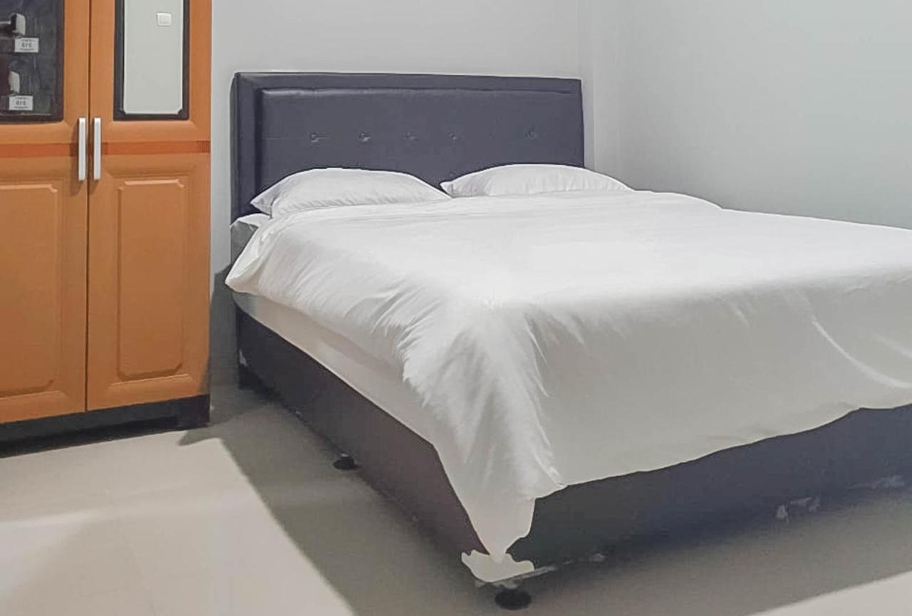 Mahkota Residence Mitra Reddoorz Karawang Exteriér fotografie