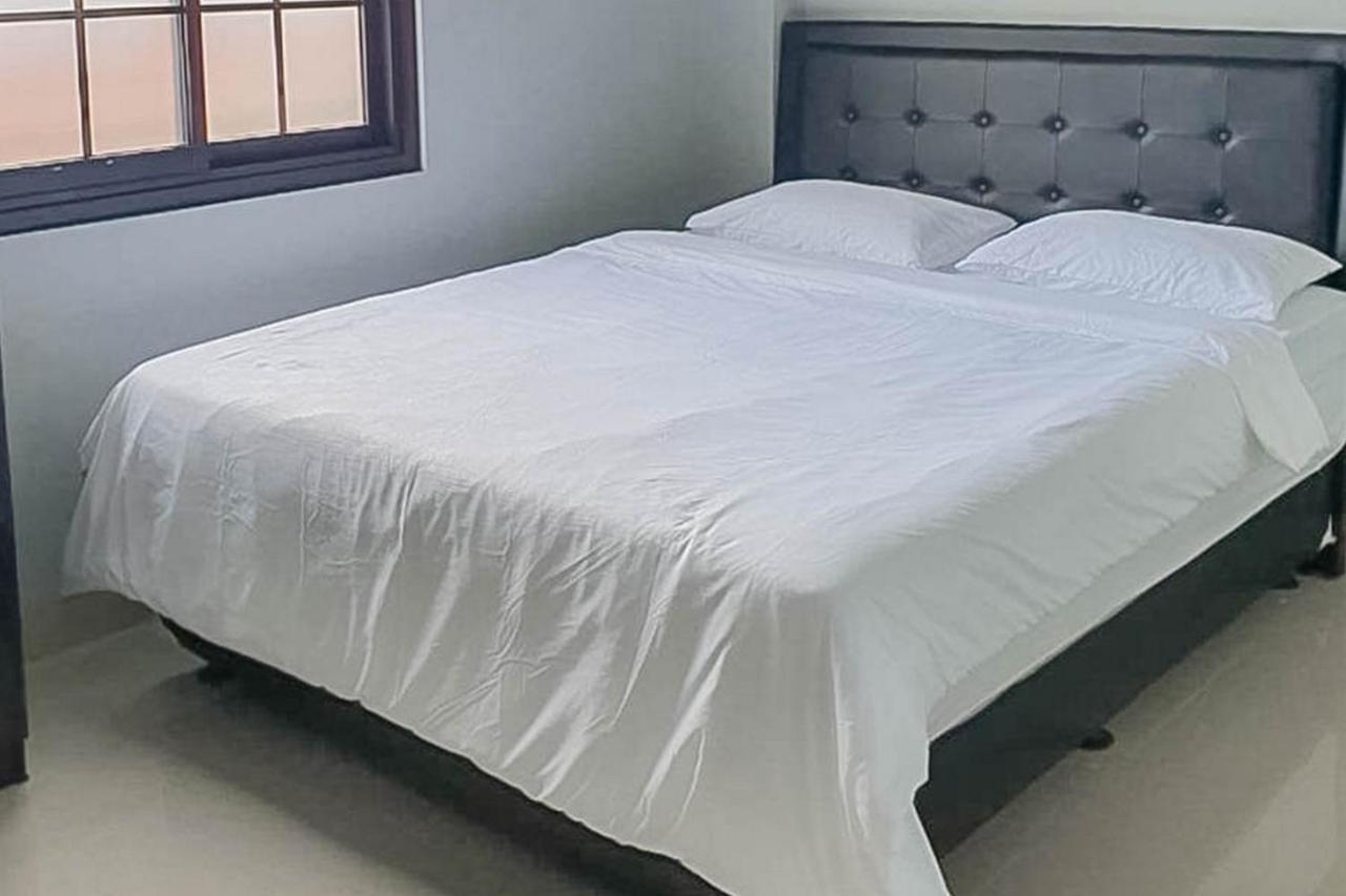 Mahkota Residence Mitra Reddoorz Karawang Exteriér fotografie