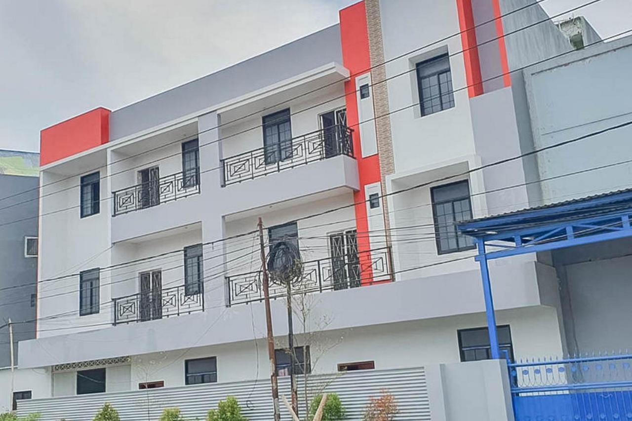 Mahkota Residence Mitra Reddoorz Karawang Exteriér fotografie